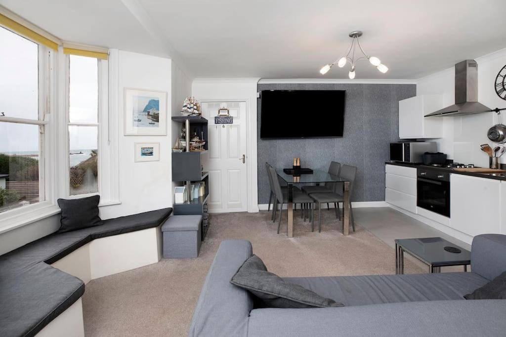 Beach Front Flat Shaldon With Parking 外观 照片