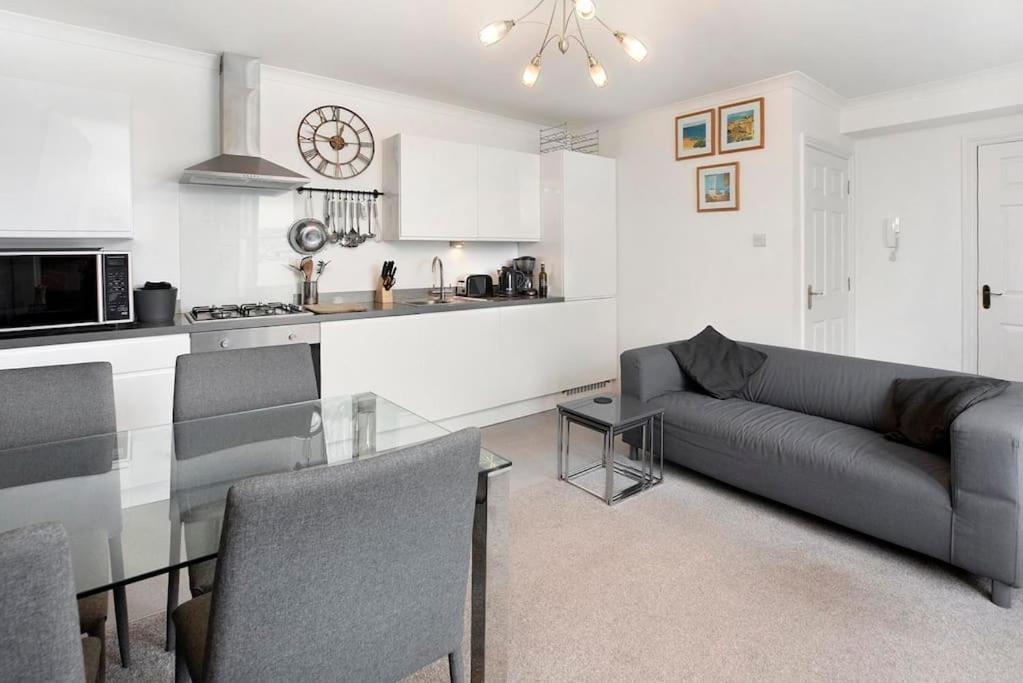 Beach Front Flat Shaldon With Parking 外观 照片